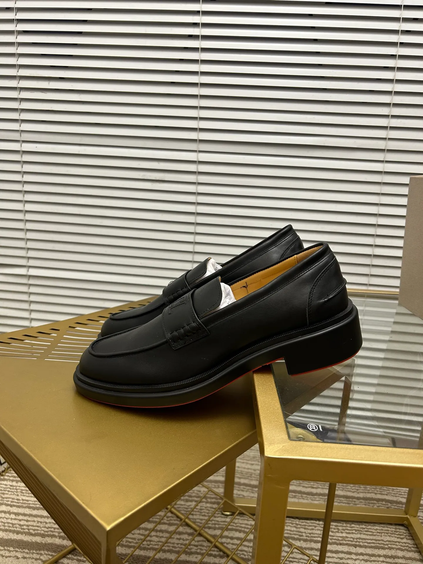 (Customized model) Ex-factory price is 860. christian louboutin (CL red sole shoes) counter series, casual sneakers for couples 📢 📢 📢 Exclusive hot style release 🎈🎈💪 Movable latex feet 👻 Finished outsole line [Proud] 😝Female 35-40# Male 38#-46, global supply😝 [Top version]: Original imported genuine leather upper, top original leather lining, original molded TPU outsole, original 1:1 detail processing, original shoe last,
